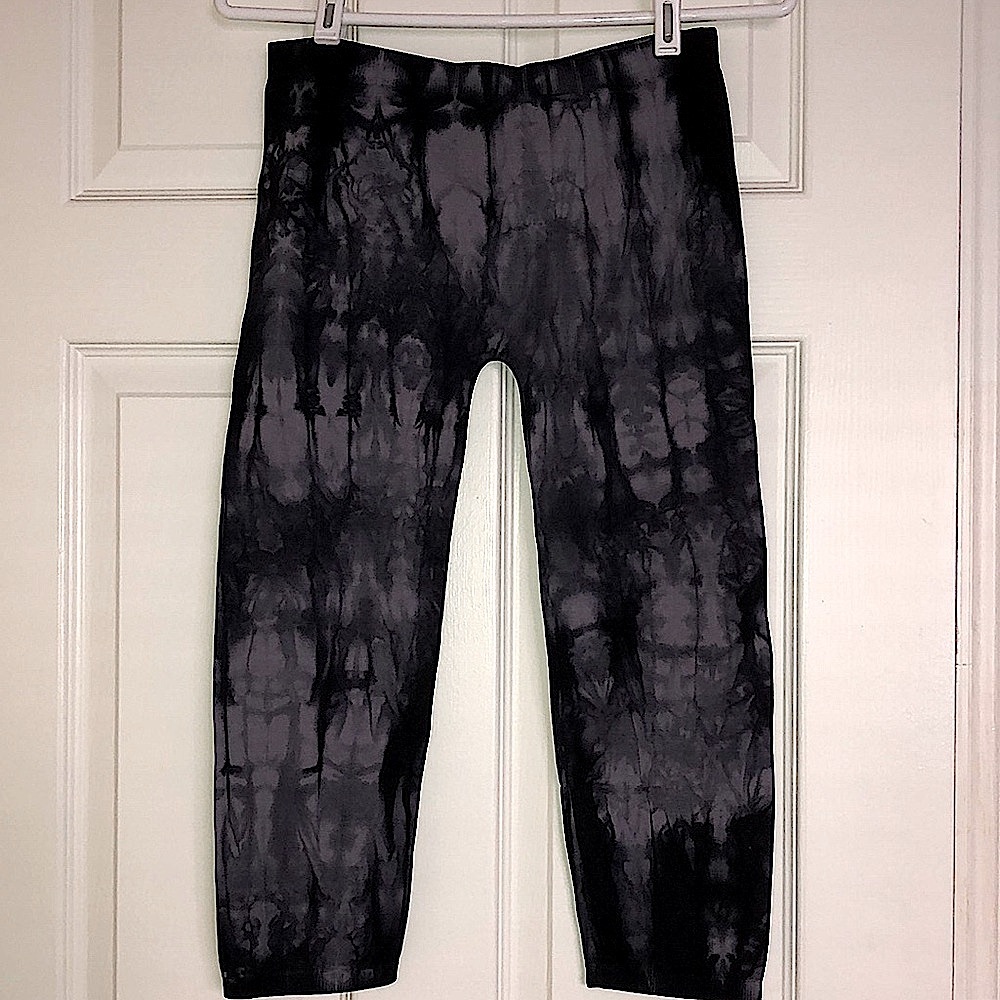 💜 NEW Capri 3/4 Cropped Seamless Tie Dyed Leggings | M